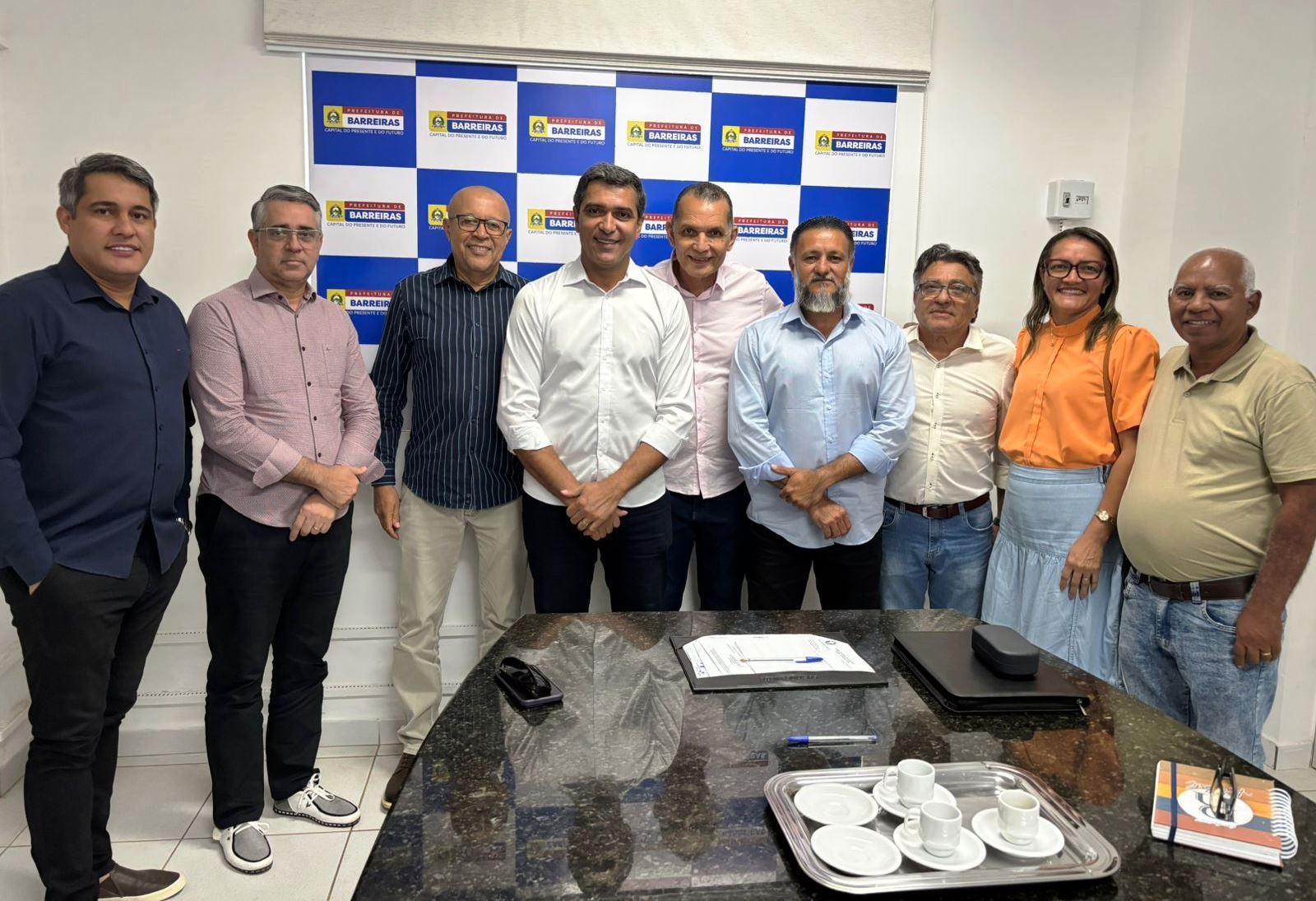 Prefeito Otoniel Teixeira recebe líderes evangélicos para alinhar programação do Dia do Evangélico em Barreiras